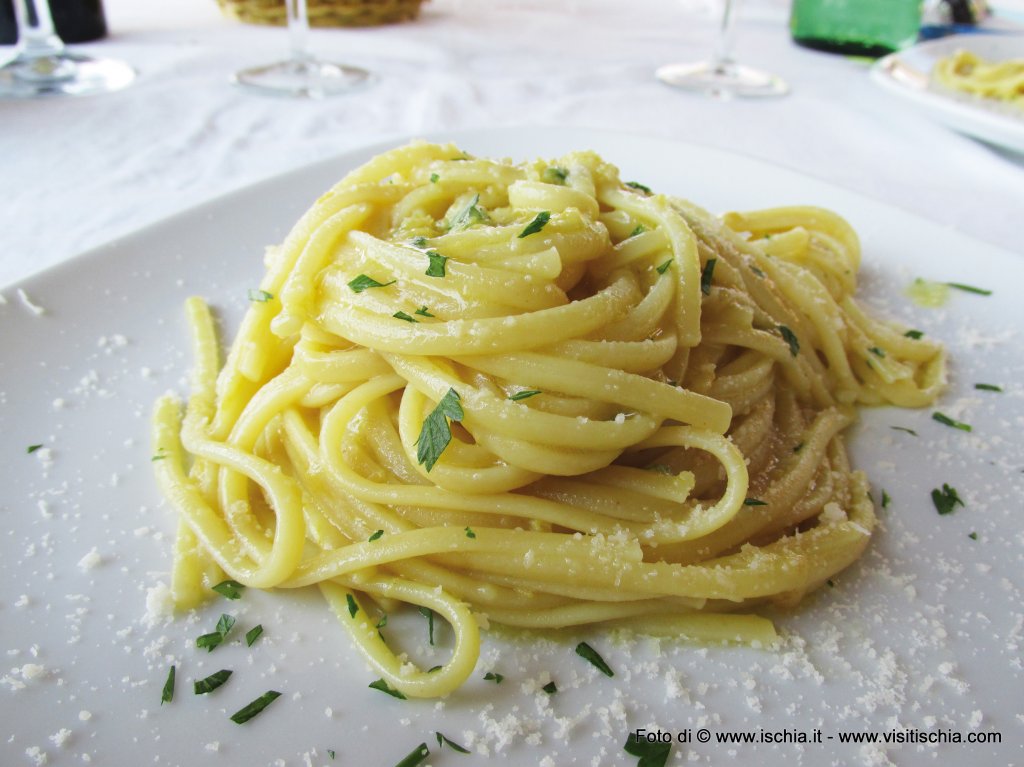 Linguine al limone con antipasto di crudo