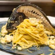 Spaghettone con orata colorati e profumati al limone